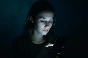 loss of identity, self-performance, performative culture, digital identity, self-alienation, emotional exhaustion, online persona, social media identity, authenticity crisis, human behavior, self-awareness, modern loneliness, vulnerability culture,digital wellbeing, online ethics, responsible tech use, tech mindfulness, digital self-control, ethical digital habits, online emotional health, conscious tech use, digital citizenship, tech–life balance